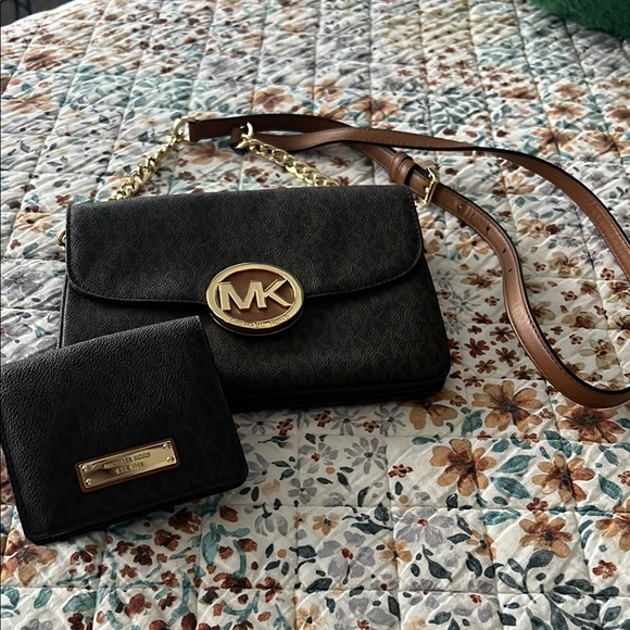 Michael Kors Brown Shoulder Bag and Wallet Set - Picture 1 of 10